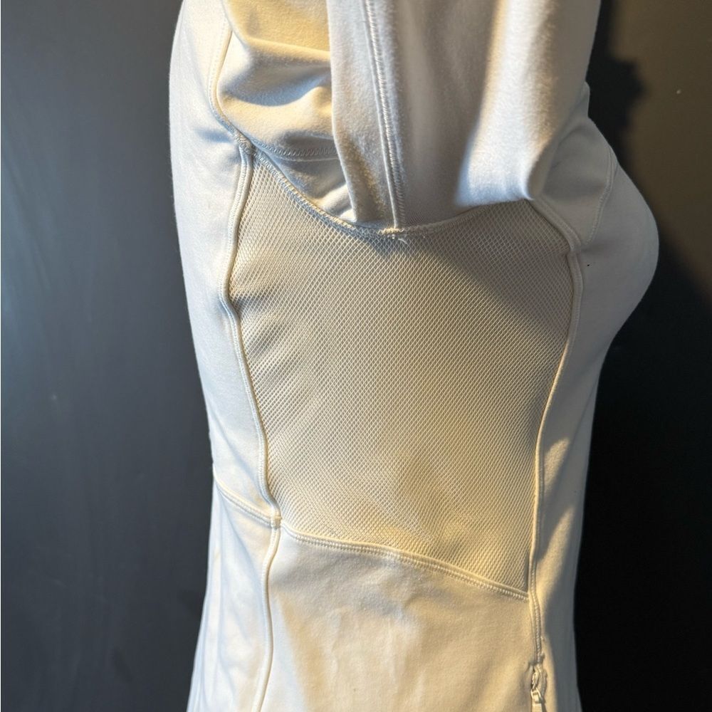 Lululemon Mesh Is More Jacket - Picture 4 of 8